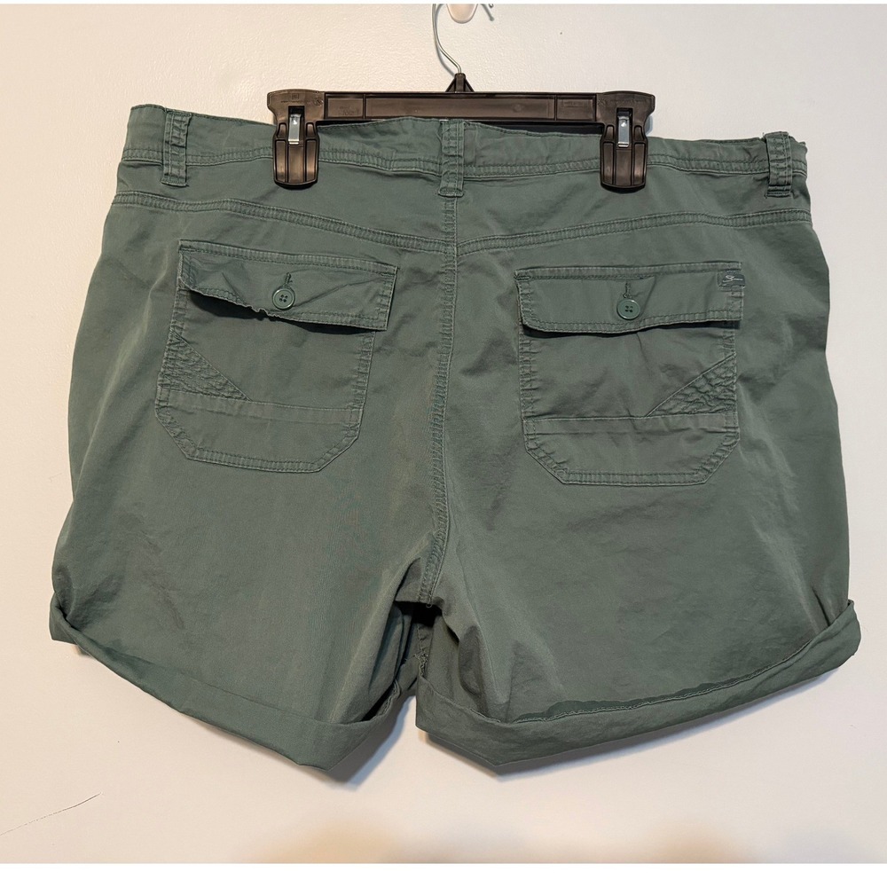 Supplies by Unionbay Women's 20W Sage Green Utility Cargo Shorts 1924 - Picture 2 of 6
